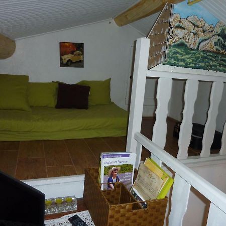 Gite Fa Mille Maison Bleu Robion en Luberon Bagian luar foto