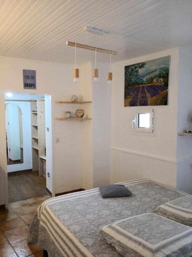 Gite Fa Mille Maison Bleu Robion en Luberon Bagian luar foto