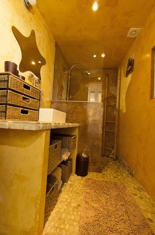 Gite Fa Mille Maison Bleu Robion en Luberon Bagian luar foto