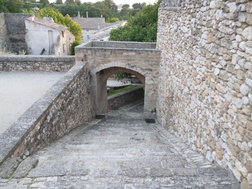Gite Fa Mille Maison Bleu Robion en Luberon Bagian luar foto