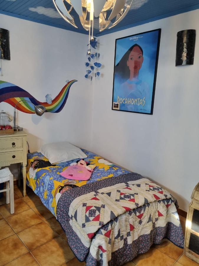 Gite Fa Mille Maison Bleu Robion en Luberon Bagian luar foto