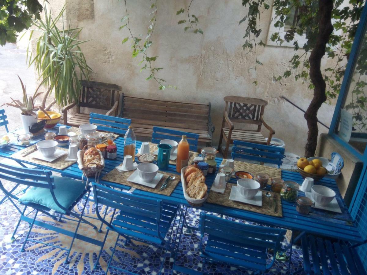 Gite Fa Mille Maison Bleu Robion en Luberon Bagian luar foto