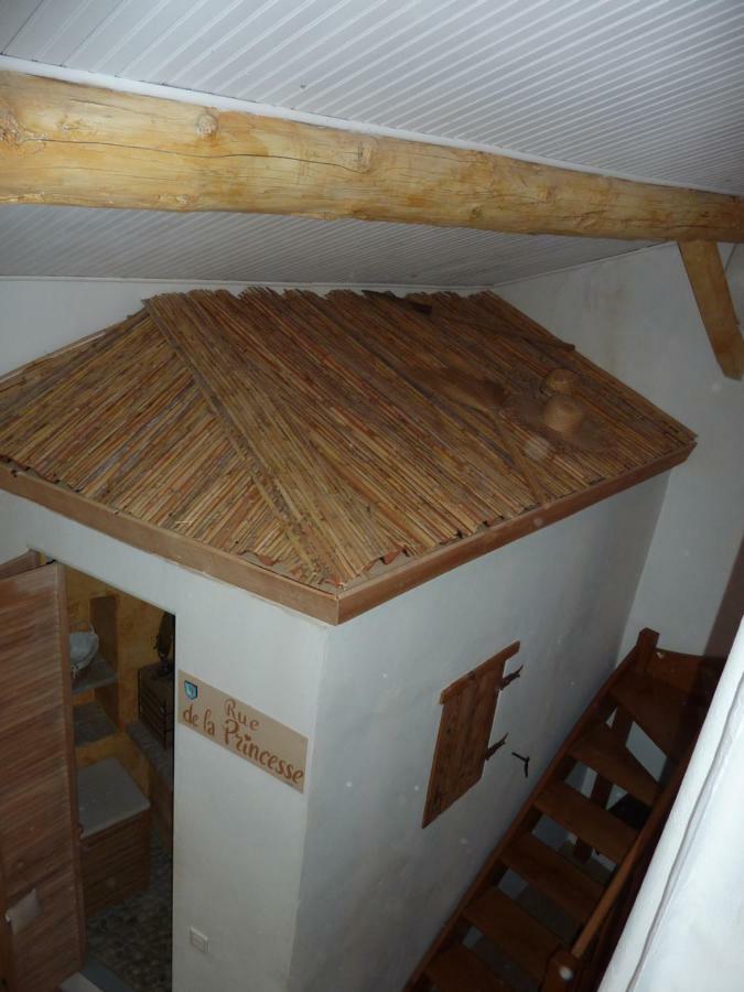 Gite Fa Mille Maison Bleu Robion en Luberon Bagian luar foto