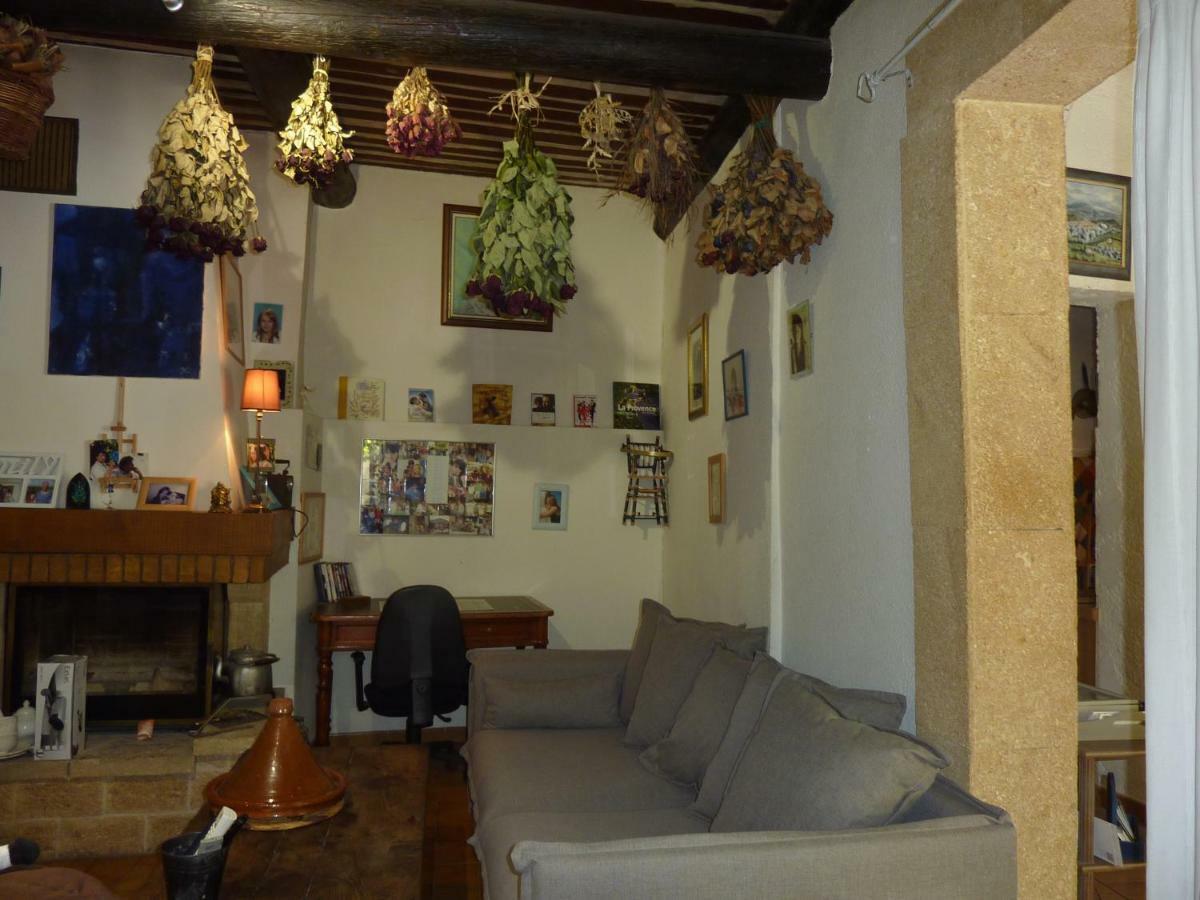 Gite Fa Mille Maison Bleu Robion en Luberon Bagian luar foto