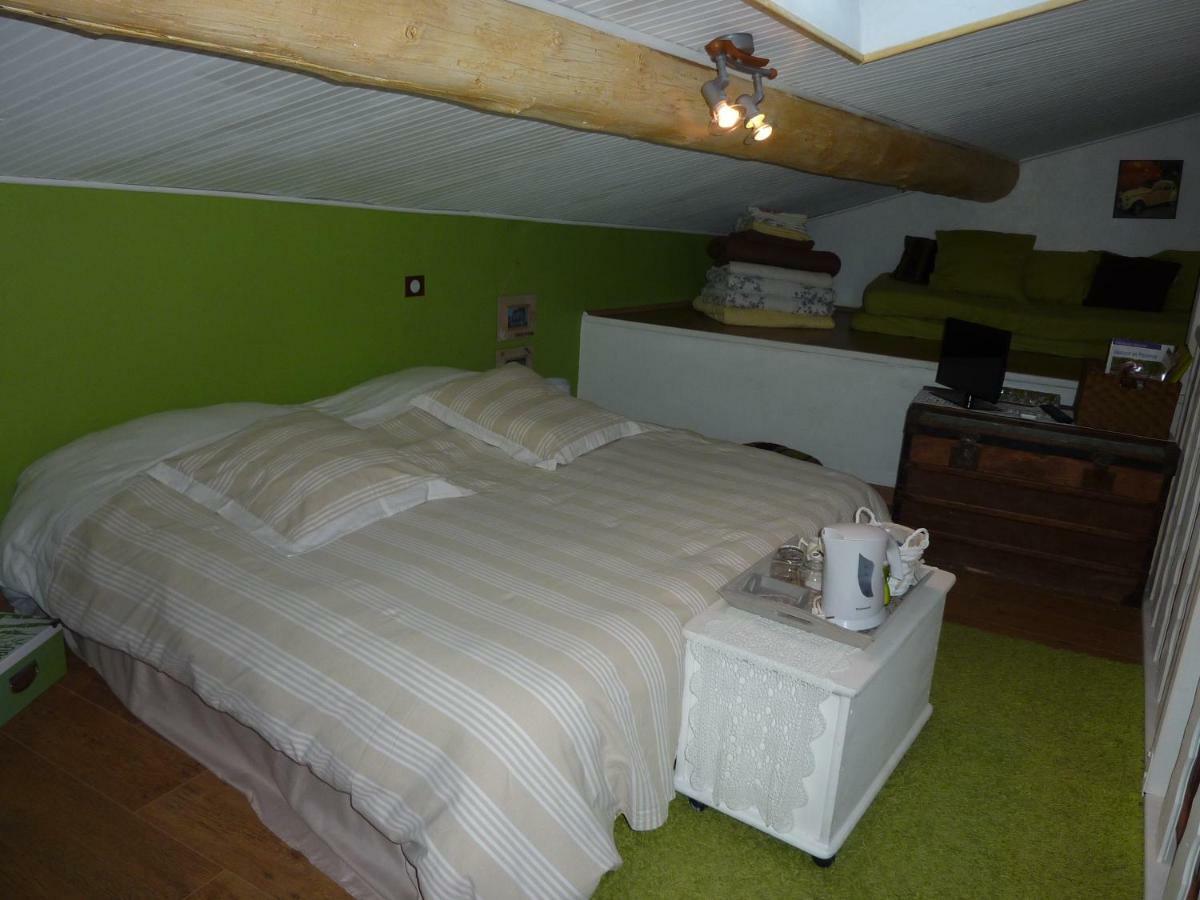 Gite Fa Mille Maison Bleu Robion en Luberon Bagian luar foto