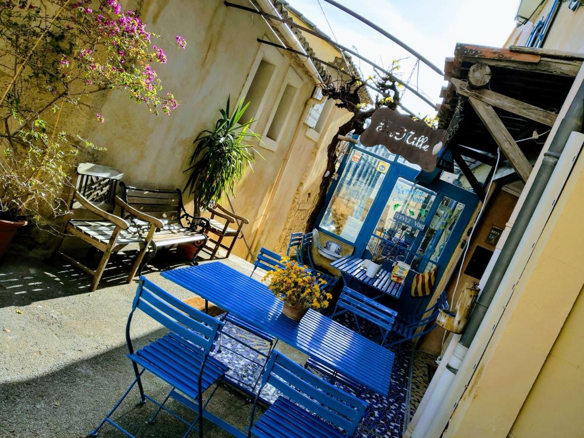 Gite Fa Mille Maison Bleu Robion en Luberon Bagian luar foto